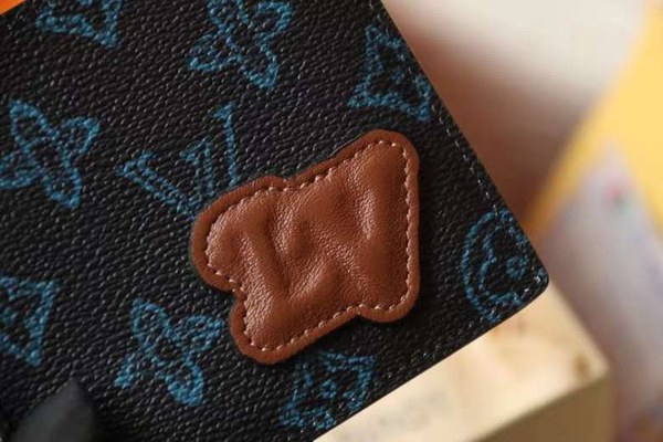 루이비통 2022 Brazza  Monogram 슬랜더 반지갑 지갑