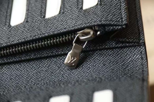 루이비통 2022 Brazza M81807 Monogram 장지갑 지갑