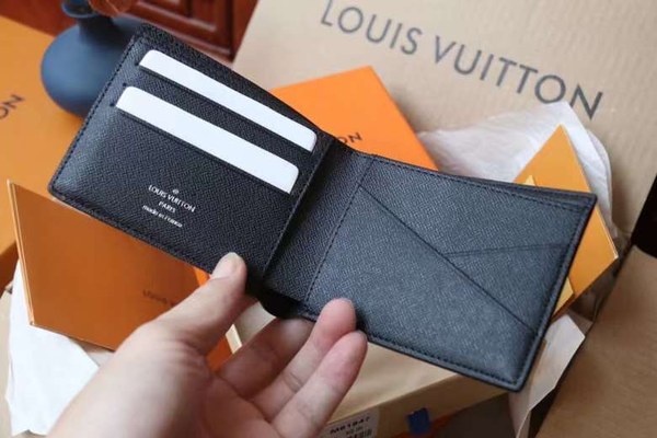 루이비통 2022 M81847  Multiple 반지갑 지갑