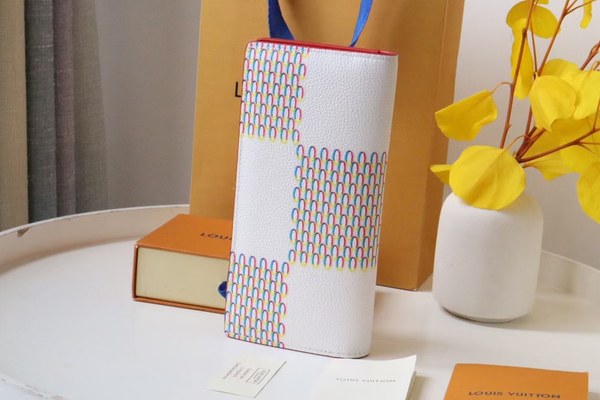 루이비통 2022 M81468 다미에 스프레이  장지갑