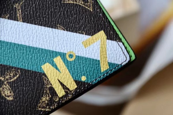 루이비통 2022 M81257 Multiple Monogram  N°7 Monogram  LV 11.5 x 9 x 1.5 반지갑