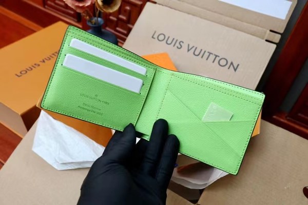 루이비통 2022 M81257 Multiple Monogram  N°7 Monogram  LV 11.5 x 9 x 1.5 반지갑