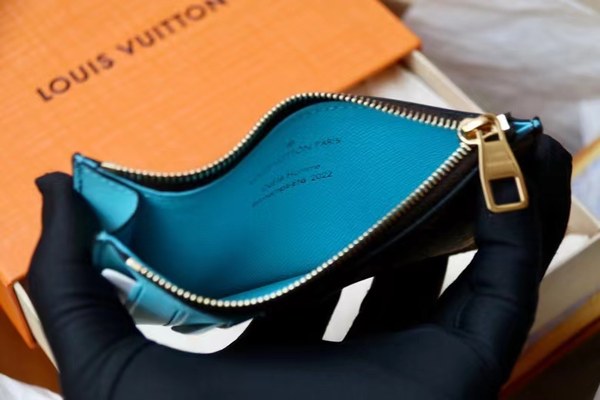 루이비통 2022 M81256 Virgil Abloh  Trunk L’Œil  Coin Monogram  N°7 Monogram  LV 8 x 14.5 x 1cm 지갑