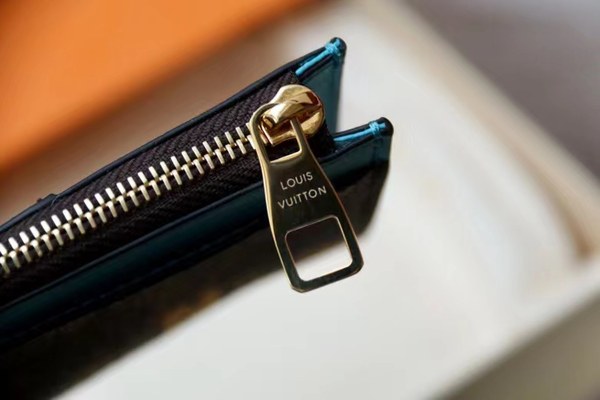 루이비통 2022 M81256 Virgil Abloh  Trunk L’Œil  Coin Monogram  N°7 Monogram  LV 8 x 14.5 x 1cm 지갑