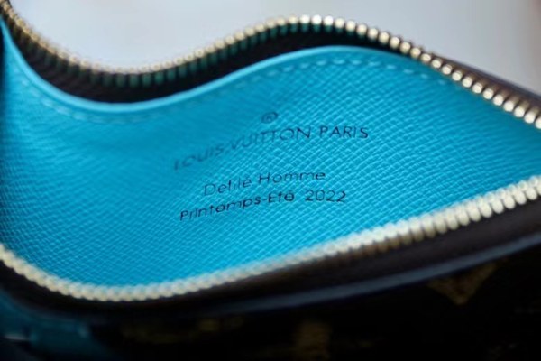 루이비통 2022 M81256 Virgil Abloh  Trunk L’Œil  Coin Monogram  N°7 Monogram  LV 8 x 14.5 x 1cm 지갑