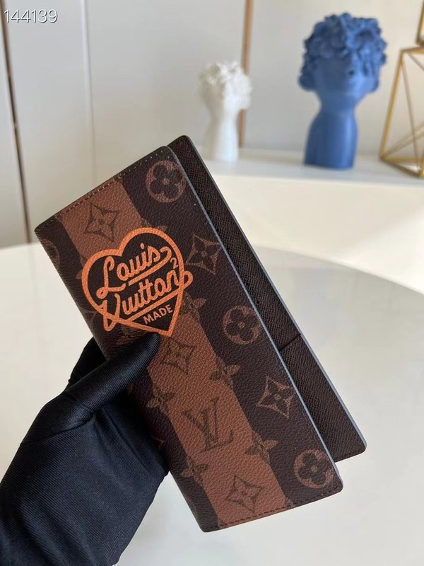 루이비통 2021 니고콜라보 2 M66540 장 지갑