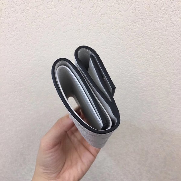 루이비통 디스커버리 컴팩트 월릿 M67621