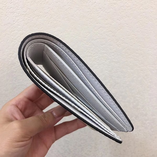 루이비통 멀티플 월릿 M67819