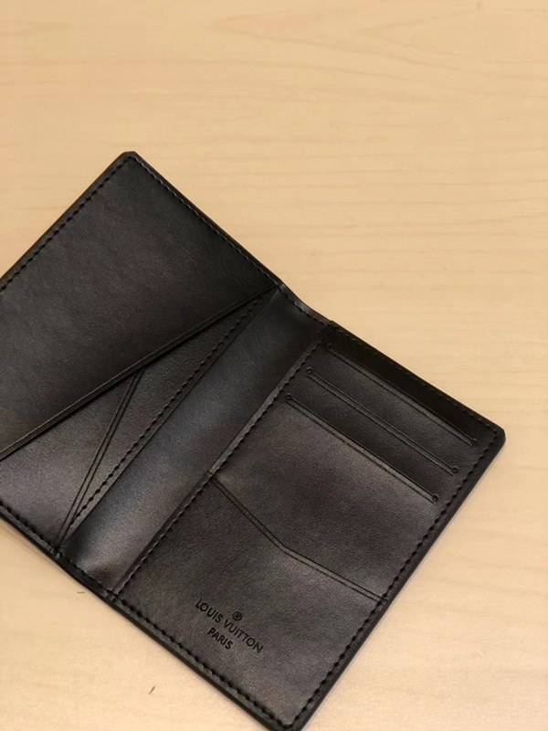 Louis Vuitton 2020 Leather Card Purse M69044