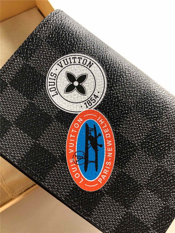 루이비통 여권지갑 N61701