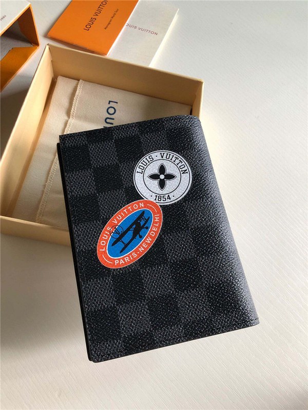 루이비통 여권지갑 N61701