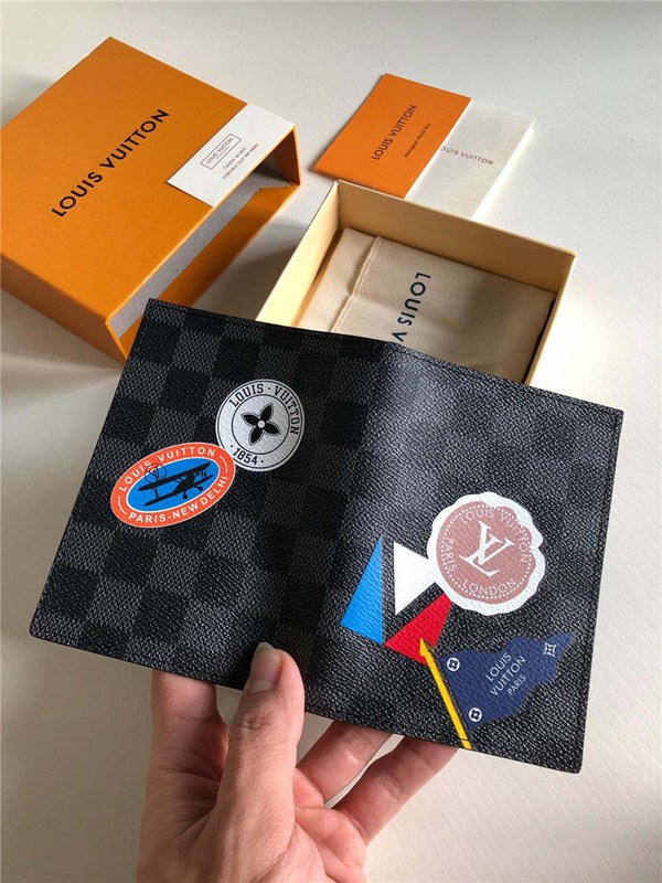 루이비통 여권지갑 N61701