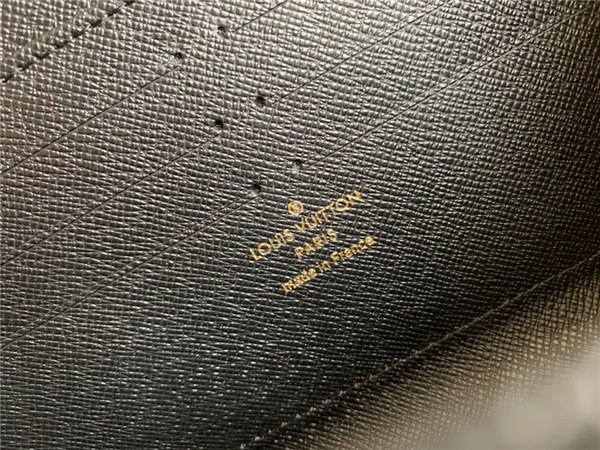 루이비통 지퍼 장지갑 M69162