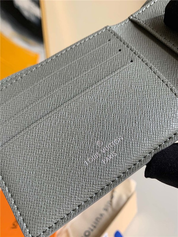 루이비통 멀티플 반지갑 M60302 2020/신상