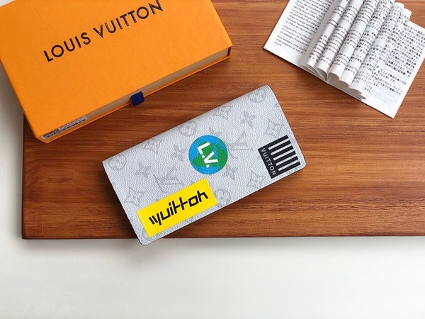 루이비통 장지갑 M67823봄신상