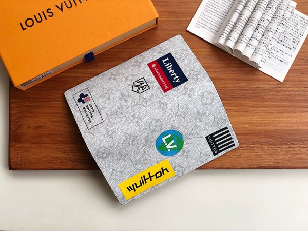 루이비통 장지갑 M67823봄신상