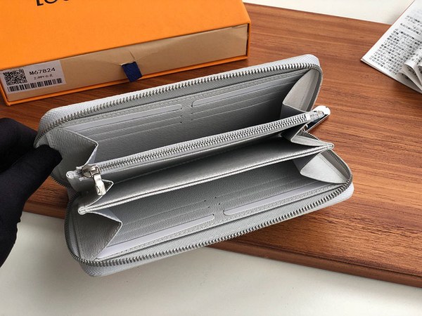 루이비통 지퍼 장지갑 M67824 봄신상