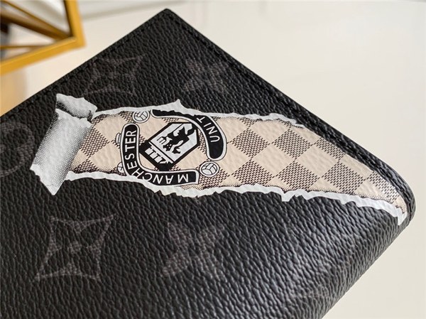 루이비통 여권지갑 M64411-1 신상