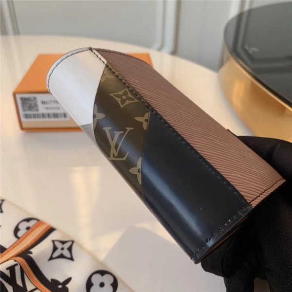 루이비통 트위스트 지갑신상