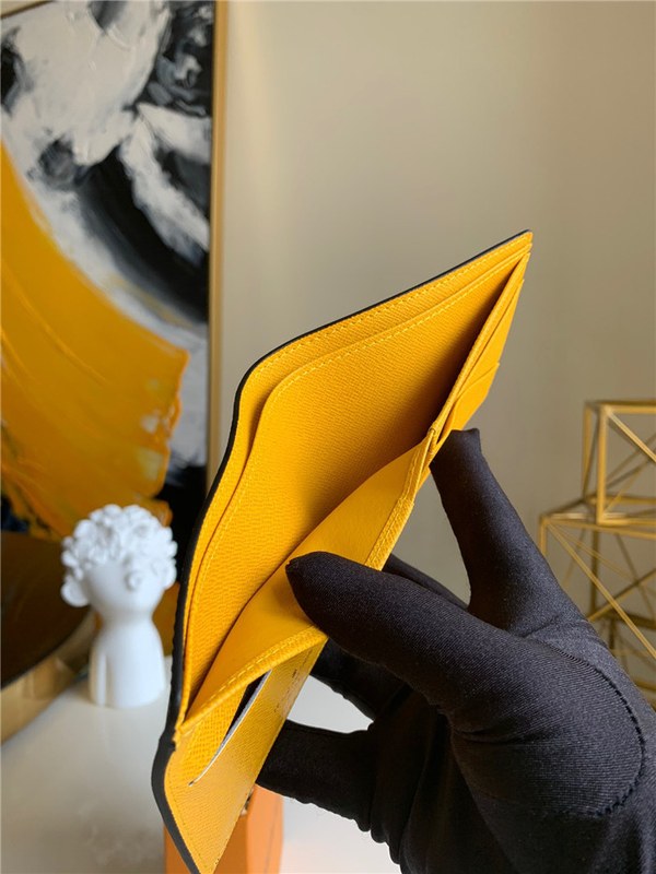 루이비통 멀티플 반지갑  M69253 2020/신상