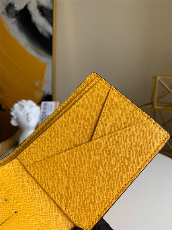 루이비통 멀티플 반지갑  M69253 2020/신상