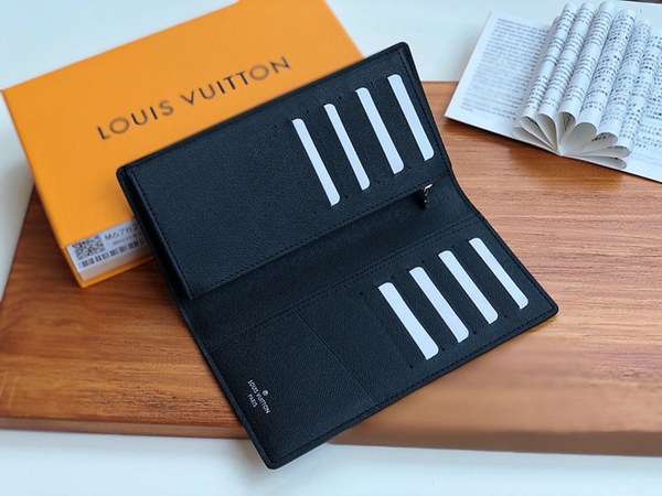루이비통 장지갑 M67823 봄신상