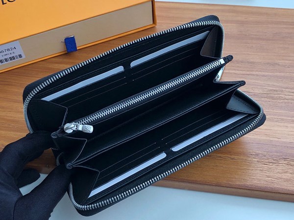 루이비통 지퍼 장지갑 M67824 봄신상