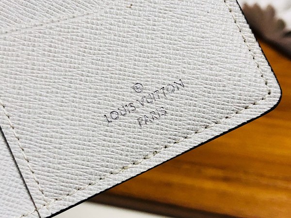 루이비통 카드지갑 M67817 봄신상