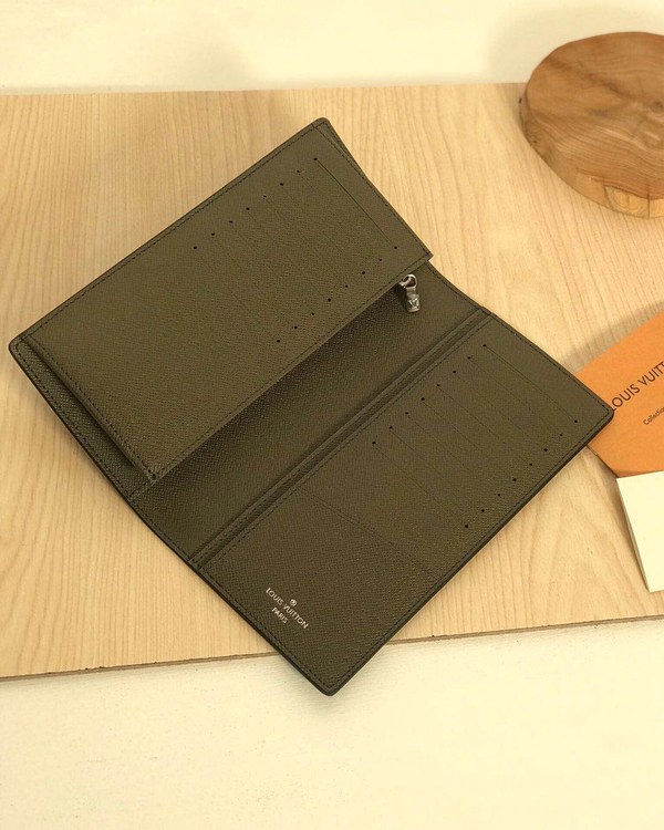 Louis Vuitton 루이비통 멀티플 장지갑 M69260 카키 2020/신상