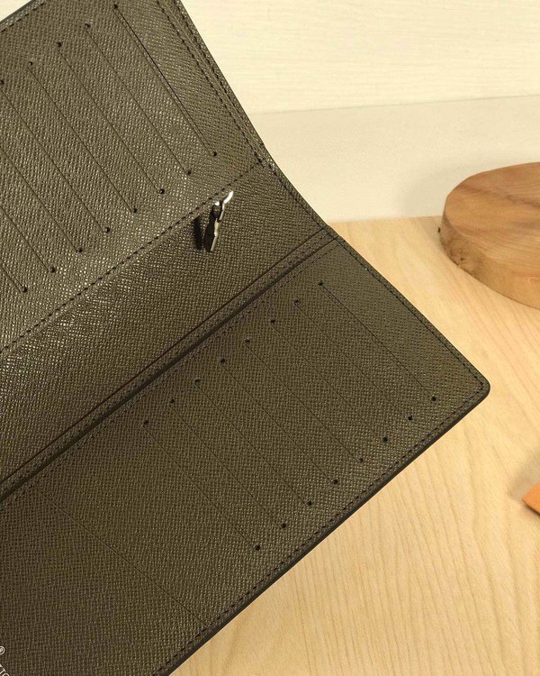 Louis Vuitton 루이비통 멀티플 장지갑 M69260 카키 2020/신상