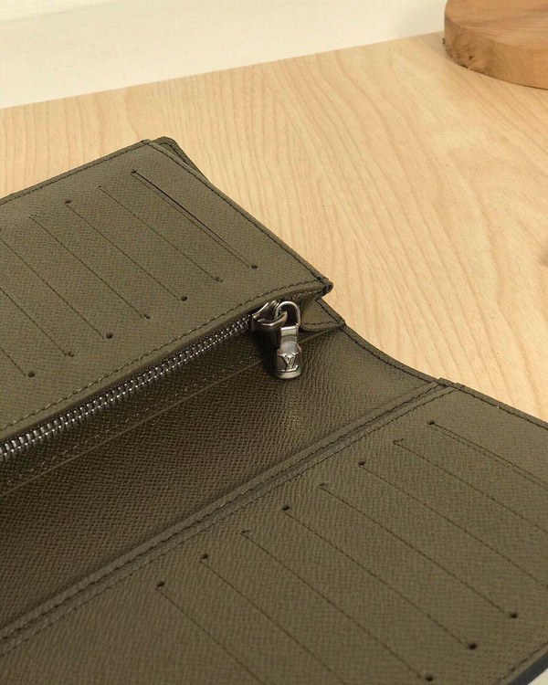 Louis Vuitton 루이비통 멀티플 장지갑 M69260 카키 2020/신상