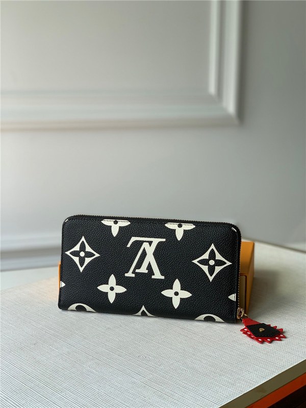 22위 Louis Vuitton 루이비통 조에 지퍼 장지갑