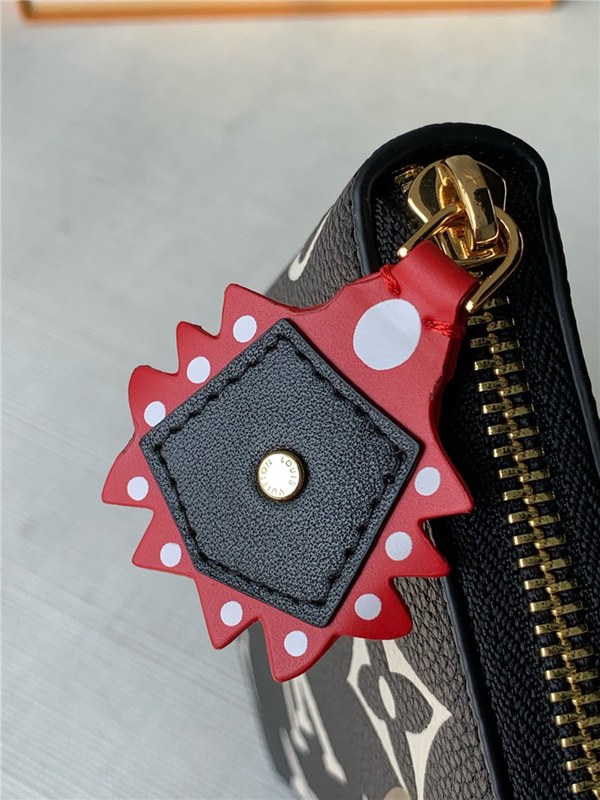 22위 Louis Vuitton 루이비통 조에 지퍼 장지갑