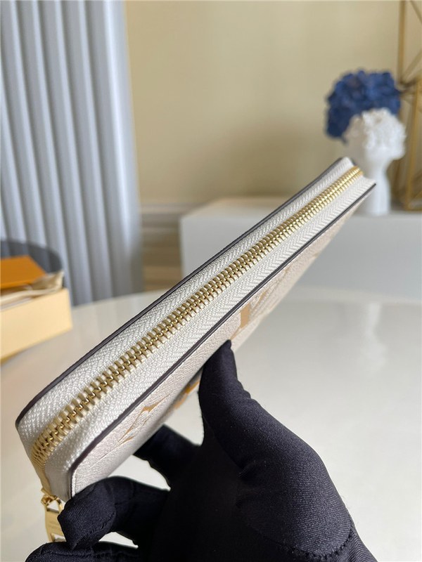 Louis Vuitton  루이비통 앙프렝뜨 지퍼 월릿 M80402
