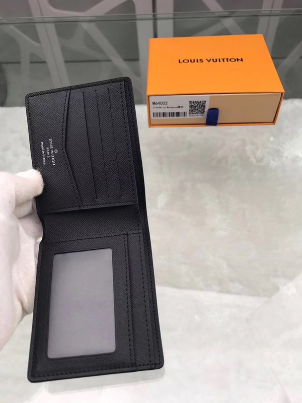 4위 Louis Vuitton 루이비통 반지갑 M64002