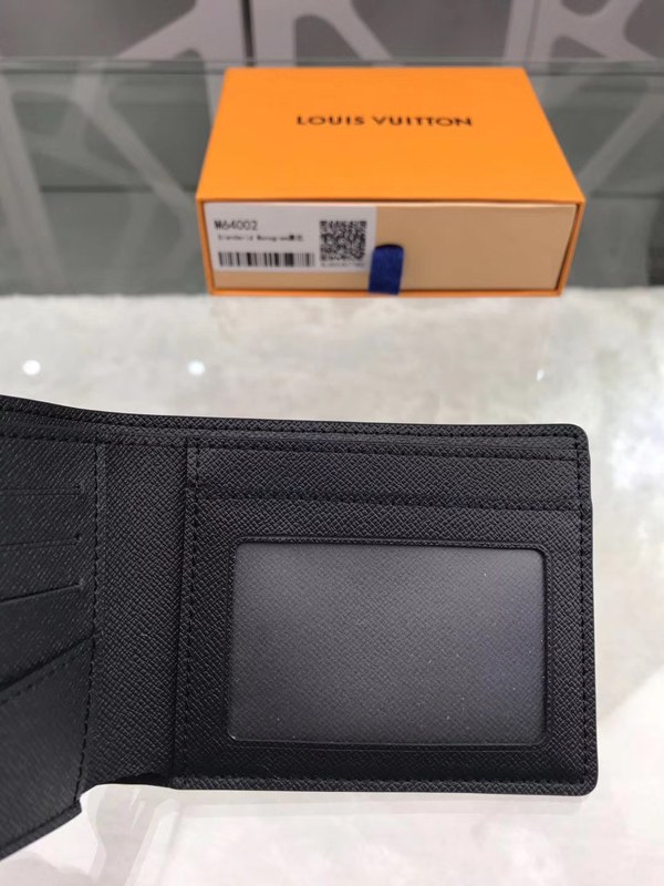 4위 Louis Vuitton 루이비통 반지갑 M64002