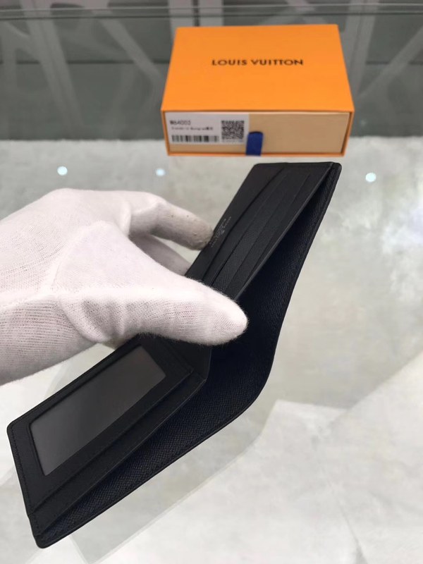 4위 Louis Vuitton 루이비통 반지갑 M64002