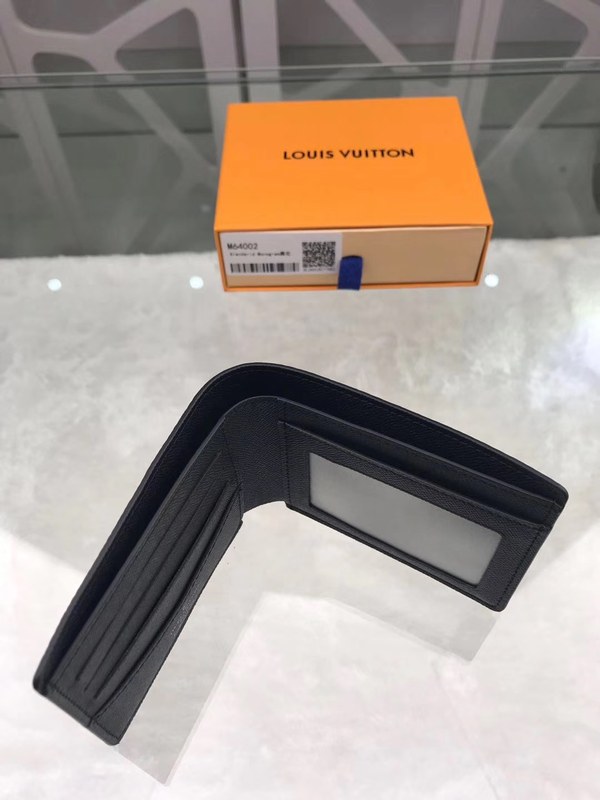 4위 Louis Vuitton 루이비통 반지갑 M64002