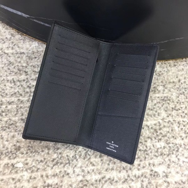 루이비통 타이가 브라짜 장지갑 M32572