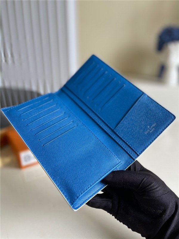 LOUIS VUITTON  루이비통 워터컬러 멀티 윌릿 장지갑 M8046