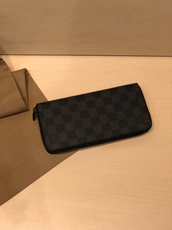 Louis Vuitton 2020 Mens Zip Round Wallet , M64037