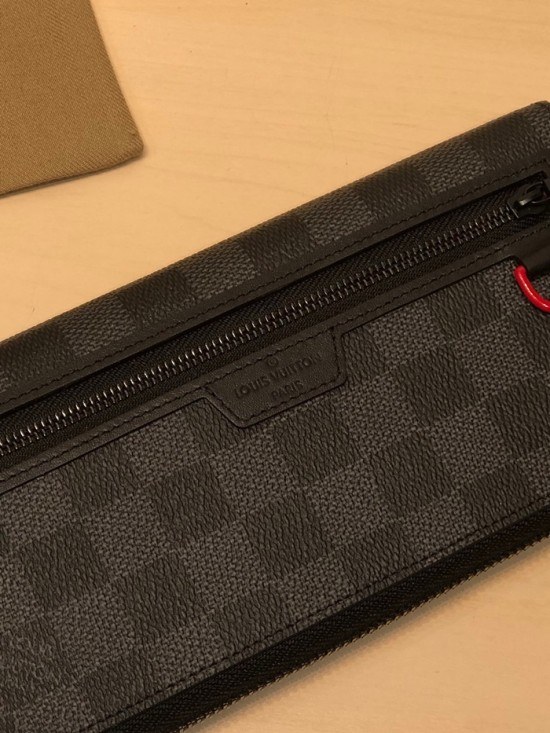 Louis Vuitton 2020 Mens Zip Round Wallet , M64037