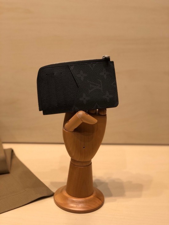 Louis Vuitton 2020 Coin Purse / Card Purse , M60167