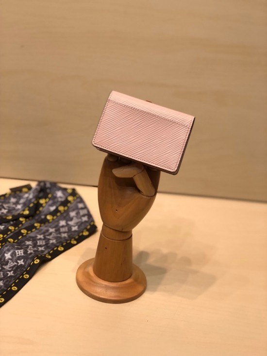 Louis Vuitton 2020 Twist Card Wallet ,M68681