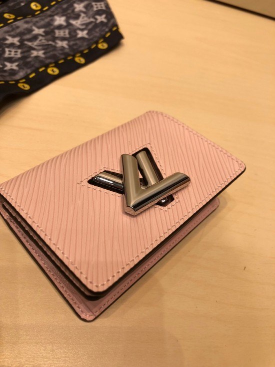 Louis Vuitton 2020 Twist Card Wallet ,M68681