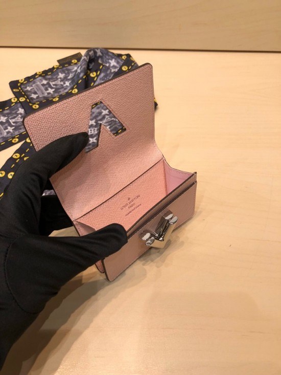 Louis Vuitton 2020 Twist Card Wallet ,M68681