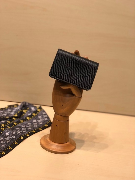 Louis Vuitton 2020 Twist Card Wallet ,M68681