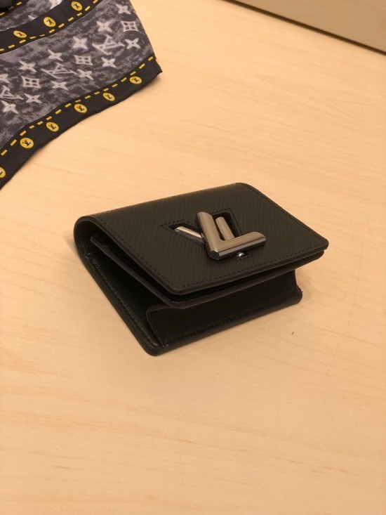 Louis Vuitton 2020 Twist Card Wallet ,M68681