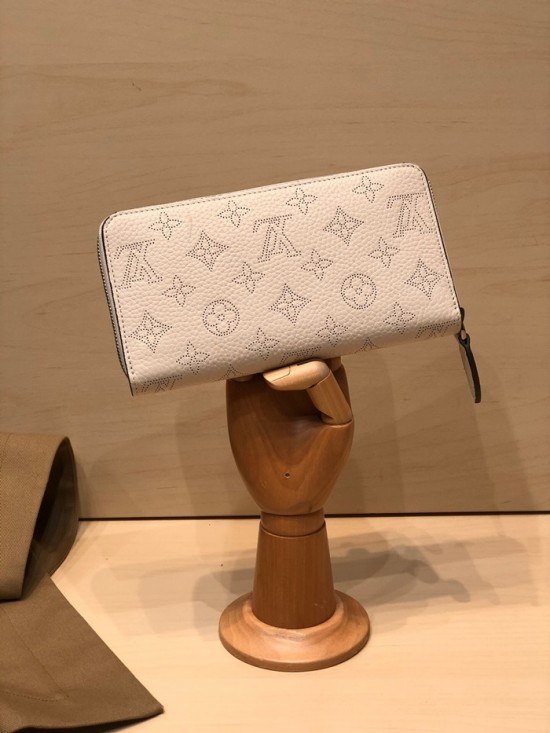 루이비통 2020 지퍼 장지갑 LOUW0457.Size(19CM).화이트