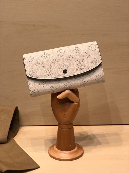 루이비통 2020 마히나 아이리스 장지갑 LOUW0456.Size(19CM).화이트